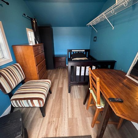 Ranny'S Private Rooms Calgary Exterior photo